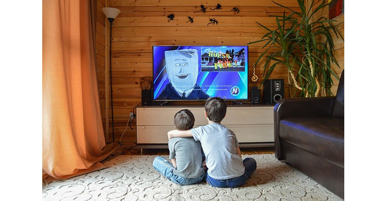 Enfants devant TV